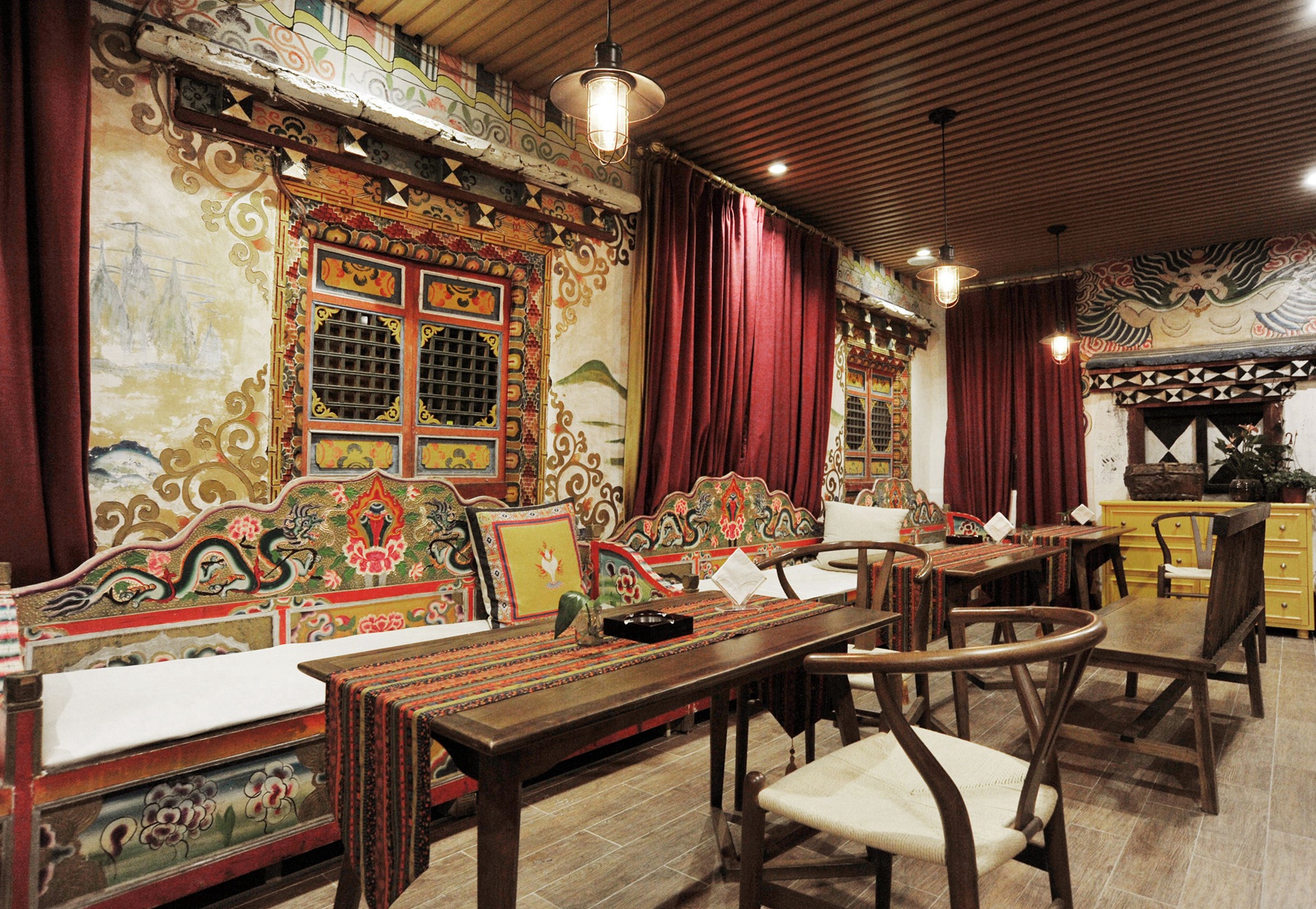 和瑞藏式酒店